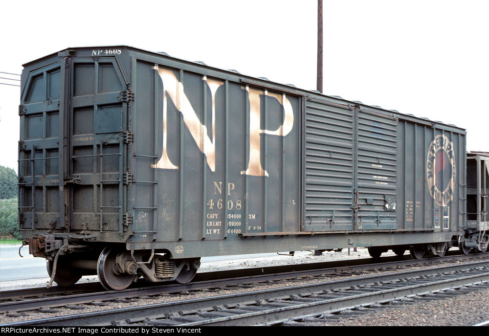 Northern Pacific 50' DD box NP #4608 with end door.